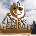 La instalación fue espectacular por las dimensiones de la escultura.