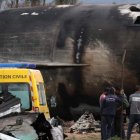 El avión quedó totalmente calcinado. STR