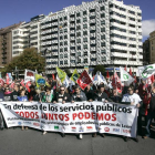 Los empleados públicos de la provincia de León se manifiestan en contra de los recortes establecidos por el Gobierno central.