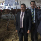 El presidente de la Diputación de León, con los de Zamora y Salamanca, ayer en la feria.