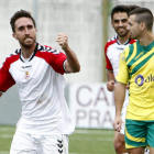 Rubén García celebra el gol del empate de la Cultural en Tanos con gesto de rabia.