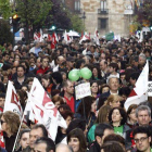 Una manifestación multitudinaria convocada por la marea verde contra la Lomce.