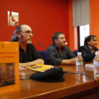 Pedro Trapiello, Ignacio Redondo y José Antonio Martínez Reñones, en la presentación.