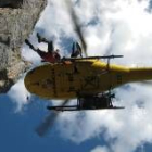 Un momento de la operación de rescate realizada ayer por el 112