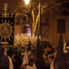 La imagen del Jesús Nazareno del Silencio congregó a muchos fieles a su paso en la capital berciana