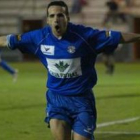 Omar vistió la camiseta del Zamora en la temporada 2005-2006. En la imagen celebra un gol en Santa M