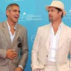 Los actores George Clooney y Brad Pitt, protagonistas de «Quemar después de leer»