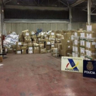 Uno de los locales clausurados en La Jonquera desde donde se distribuían productos falsificados.