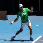 Djokovic se entrenó ayer en las pistas del Abierto de Australia. FEDELE