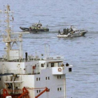 Gibraltar devolvió ayer a España la barca y las armas.