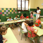 Varios escolares de Primaria, en un colegio de la provincia leonesa.