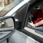 El vehículo cuenta con una serie de dispositivos para facilitar la conducción a los minusválidos