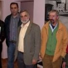 Integrantes de Ucogal junto al alcalde de Villarejo de Órbigo, Carlos Mayo (en el centro)