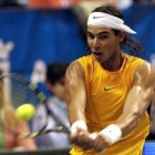 El tenista manacorí devuelve una bola a Ferrer