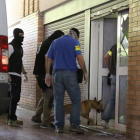 Los Mossos, durante la operación contra los Latin KIngs el pasado mes de junio.