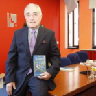 Ángel Fierro presentó ayer su nueva novela.