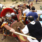 El colectivo leonés Legio IV Macedónica, creador de esta nueva fiesta, participando en la recreación de la toma de la Peña del Castro, en La Ercina. CARLOS S. CAMPILLO/ICAL