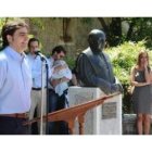 José Gustavo Rodríguez, hijo del juez, pronunció unas palabras de agradecimiento por la colocación d