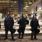 La policía de la ciudad californiana de Oakland desmanteló hoy el campamento de "Occupy Wall Street".