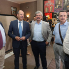 Los rectores de las universidades de León y Vigo y el alcalde de Villafranca abrieron el curso. L. DE LA MATA