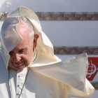 El papa Francisco a su llegada, ayer, a Irlanda. CIRO FUSCO