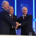 Los presidentes de Bielorrusia, Kazajistán y Rusia, durante la reunión de ayer.