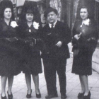 Francisco Machado, con sus hijas