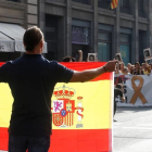Comienzan los enfrentamientos en Barcelona entre independentistas y constitucionalistas. QUIQUE GARCÍA