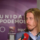 El secretario general de Podemos Castilla y León, Pablo Fernández, presenta a los candidatos al Congreso y Senado por la provincia leonesa