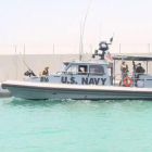 Un barco de la marina de EEUU en el puerto de Fujairah, en los Emiratos Árabes.