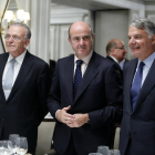 Isidro Fainé, Luis de Guindos e Ignacio Garralda, en la gala Directivo del Año, en el 2013.