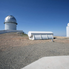 Los dos telescopios del Observatorio Astrofísico de Javalambre del Pico del Buitre.