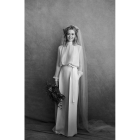 La novia, arriba, y la pareja a su llegada al cóctel. Abajo, el ‘leonés’ Amancio Ortega.  PETER LINDBERGH / ZIPI