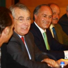 Evaristo del Canto, en el centro, durante un consejo.