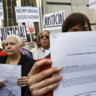 Ciudadanos de la plataforma acudieron ayer al Supremo