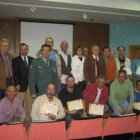 Los homenajeados en la asamblea comarcal de ayer.