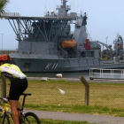 Vista de un buque brasileño en el puerto marítimo de Mar del Plata, el 29 de noviembre.