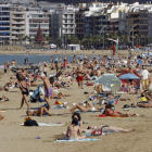 Un día de sol en la playa de Las Canteras, en Las Palmas de Gran Canaria.