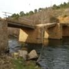 La caída de una pilastra del puente de El Pozolito impide atravesarlo en vehículos