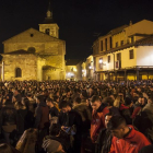 Cita de los participantes de Genarín en la plaza del Grano el pasado Jueves Santo por la noche.