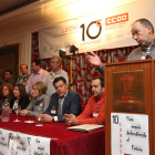 Ignacio Fernández, acompañado de su comisión ejecutiva, se dirige a los delegados tras ser reelegido en el cargo.