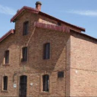 Edificio de la antigua estación de tren de Fresno de la Vega donde se ubicará la sede de la IGP.