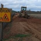 Las máquinas comenzaron a nivelar con zahorra el camino vecinal esta semana pasada