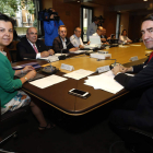 María Jesús Álvarez y Juan Carlos Suárez-Quiñones, en la reunión de ayer en Oviedo