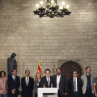 Mas compareció ayer en compañía de los participantes en la reunión a favor de la consulta.