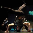 El espectáculo de Addictos une los pasos de «break-dance» a una compleja escenografía digital