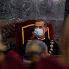 El Rey Felipe VI durante el discurso de Carlos Lesmes. J. J. GUILLÉN