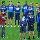Antonio Conte, izquierda, dirigiendo el entrenamiento de Italia ayer en Coverciano.