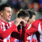 Giménez celebra su gol al Eibar junto al otro central del Atlético, el montenegrino Savic.