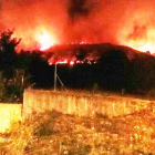 Las llamas quedaron tan sólo a dos kilómetros de las casas en Villar de las Traviesas. M. Á. C.